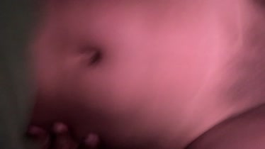 Mi novia me elige detrás de su casa