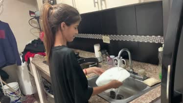 Sexo con Stagester cuando está solo para cocinar en casa