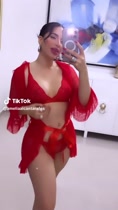 Amelia Alcantara se aproxima a Benba Deo