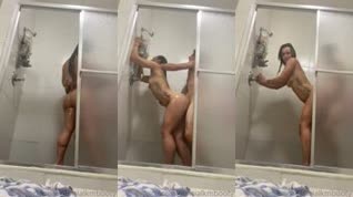 Chalecos firmes en el interior del baño