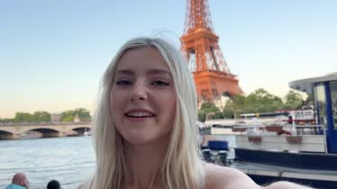 Hermosa rubia rompe el invitado en la semana de vacaciones