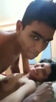 La novia de la niña india es agradable