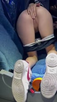 Latina desnuda y Massel en el autobús