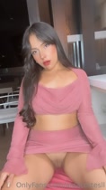 Los videos de video están abriendo sus piernas e indica su coño principal