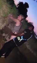 Me dijo que todavía me estaba buscando Bruneette desde que llegué al país