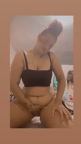 Santiago intenta enviar un video caliente a un buen amigo
