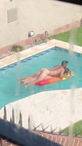 Sexo en una piscina