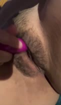 Sus tums con marcas húmedas y húmedas