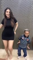 Una hermosa chica toma Swarf