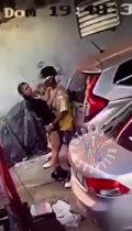 Chuky de 42 vertiendo polvo en un área de estacionamiento