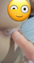 Flaca Rica se mueve usando consolador