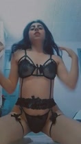 Sexy Skurny, en la linguía, lista para frielas Julissa Flors
