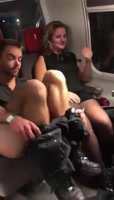 El matrimonio está atrapado en el tren