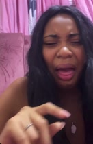 Anleny se traga sus propios fluidos vaginales