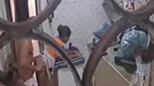 Cámara oculta revela que el padrastro y la hijastra estan teniendo sexo