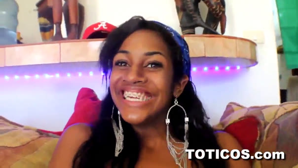 Campesina Dominicana Cantando La Canción De Romeos Santos