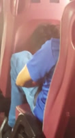 Dominicana mamandoselo al novio en Guagua Publica