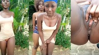 Dos negritas haciendo travesuras en el patio