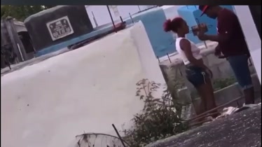 Echando un volao en el cementerio