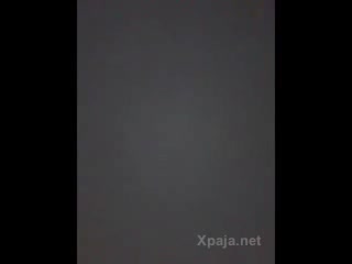 El amigo los graba sin que ellos sepan mientra rapan en el negocio