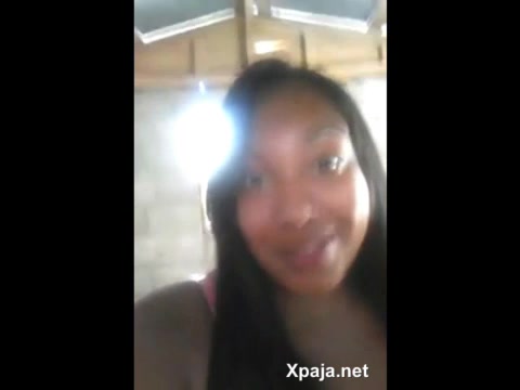 Gordita Dominicana haciendo lo mas que ella puede  by Zeta1993