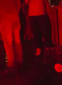 Oh, pero que verdugo se lo quiere meter ahi mismo