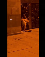 Pareja echando un rapidito en la calle