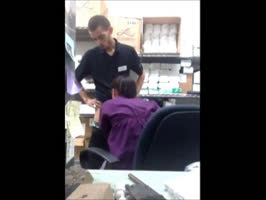 Patrón abusando de la empleada