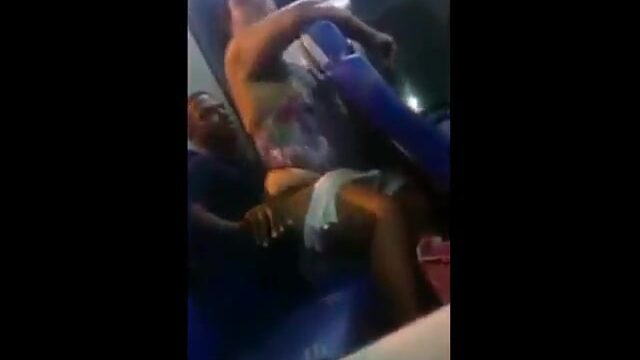 Prostituta se la busca en el buss