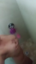 Rica milf latina se masturba en la ducha - tetas perfectas