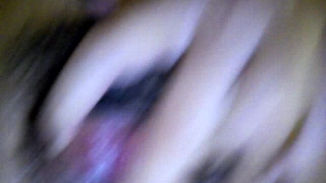 Se graba masturbándose para whazap