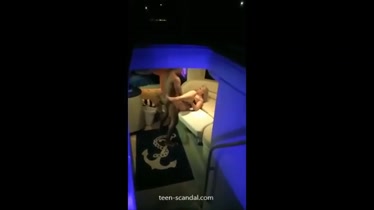 TU NOVIA PAGANDO EL VIAJE EN EL YATE