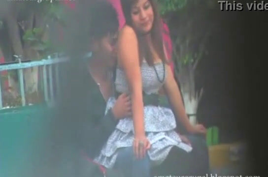 Voyeur graba a pareja mexicana cogiendo en la calle