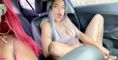 A ella le gusta usar el vibrador