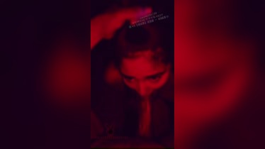 A esta puta le gusta mamar