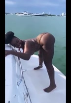 Amara La Negra esta que arde y parece que quiere hacer porno