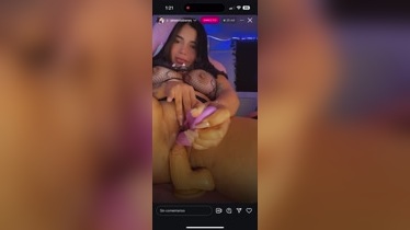 Chica de tik tok la favorita metiendose dos dildo por el toto en tik tok