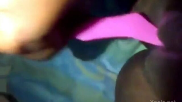 Dandose con un cepillo