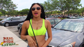 Dominicana Pajea enorme polla por dinero