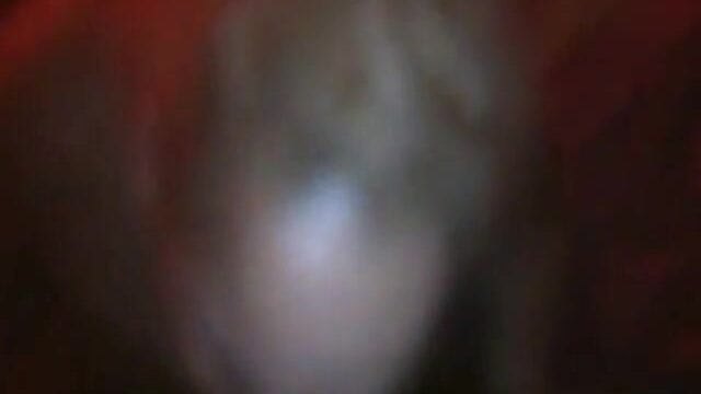 Dominicana tetona recibiendo leche en sus teta