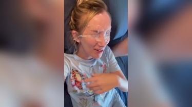 El lleno la cara de leche