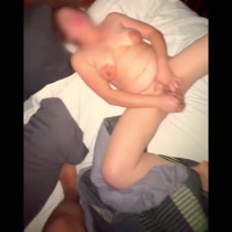 Esposa dándose con juguete enorme