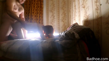 Fuerte ruso cogiendo duro a pequeña pelirroja adolescente