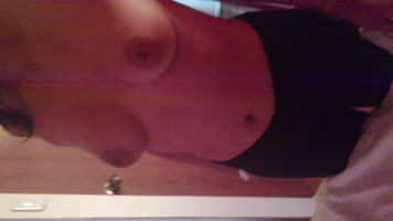 Le tocó las tetas a chibolita fumona de comas