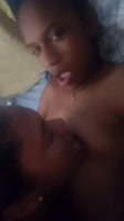 Lesbianas dominicanas dando lengua y chupando tetas