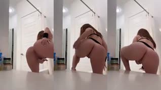 Michi Marin abriendo su enorme coño