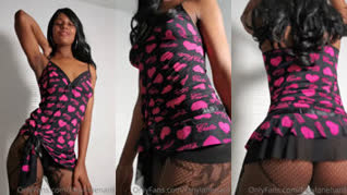 Morena Dominicana dándose un rico baile