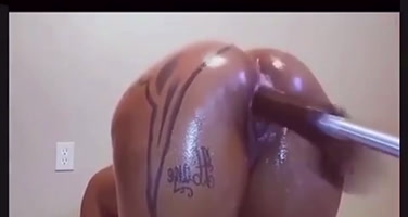 Morena probando el juguetico nuevo