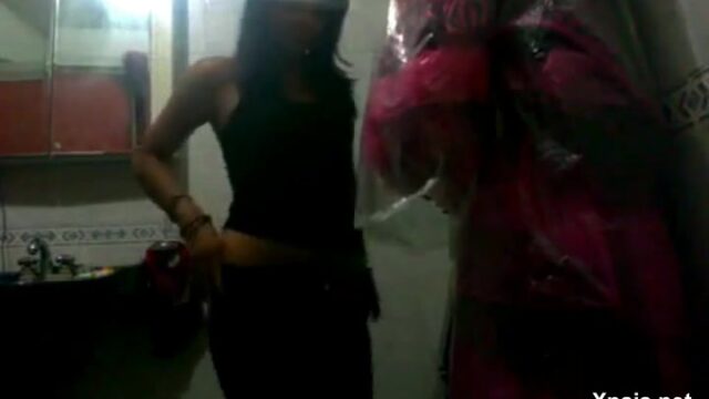 Morrita desnudandose