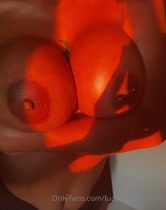 NEGRA TETONA BIEN RICA